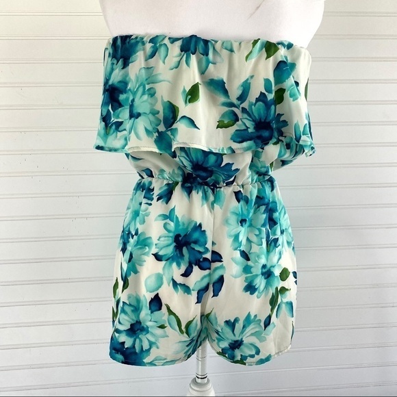 Tropical floral shorts romper Size Small - Picture 4 of 13